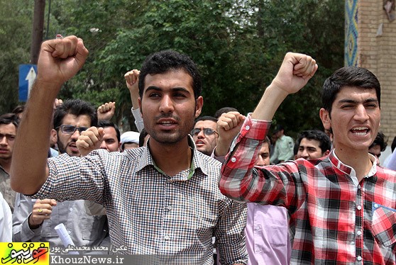 تجمع دانشگاهيان اهواز در اعتراض به هتک حرمت صحابی پيامبر(ص)