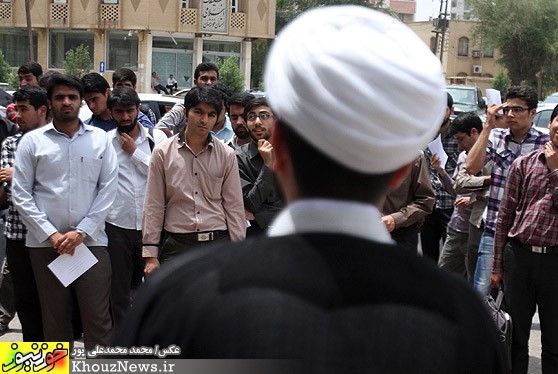 تجمع دانشگاهيان اهواز در اعتراض به هتک حرمت صحابی پيامبر(ص)