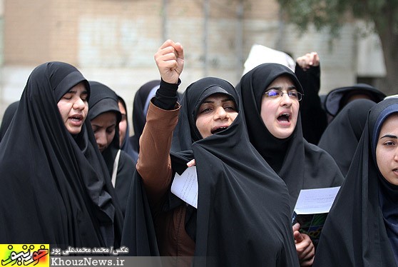 تجمع دانشگاهيان اهواز در اعتراض به هتک حرمت صحابی پيامبر(ص)