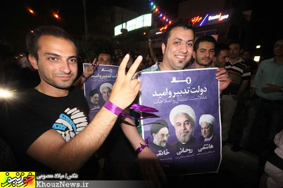  شادی هواداران حجت الاسلام حسن روحانی، منتخب انتخابات ریاست جمهوری در اهواز