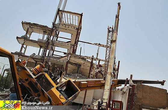 سقوط چرثقیل بر روی منازل مسکونی در اهواز