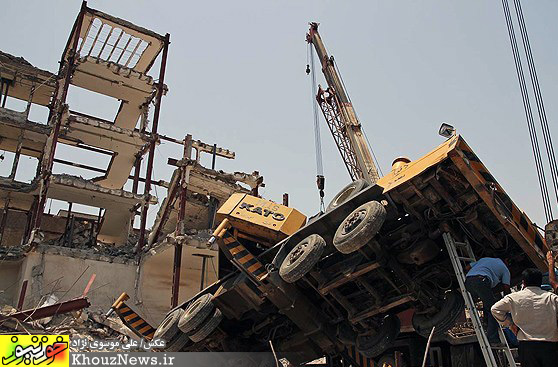 سقوط چرثقیل بر روی منازل مسکونی در اهواز