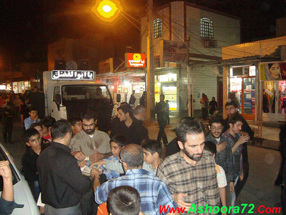 حرکت دسته عزا در شب شهادت امام صادق (ع) در بهبهان
