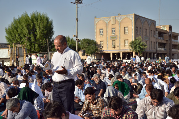 مراسم دعای عرفه در آستان علی بن مهزیار اهوازی