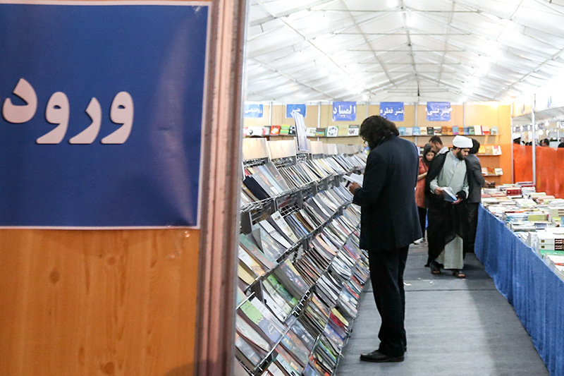 در خوزستان پخش کننده کتاب نداریم؛ نمایشگاه نباید محل فروش کتاب باشد
