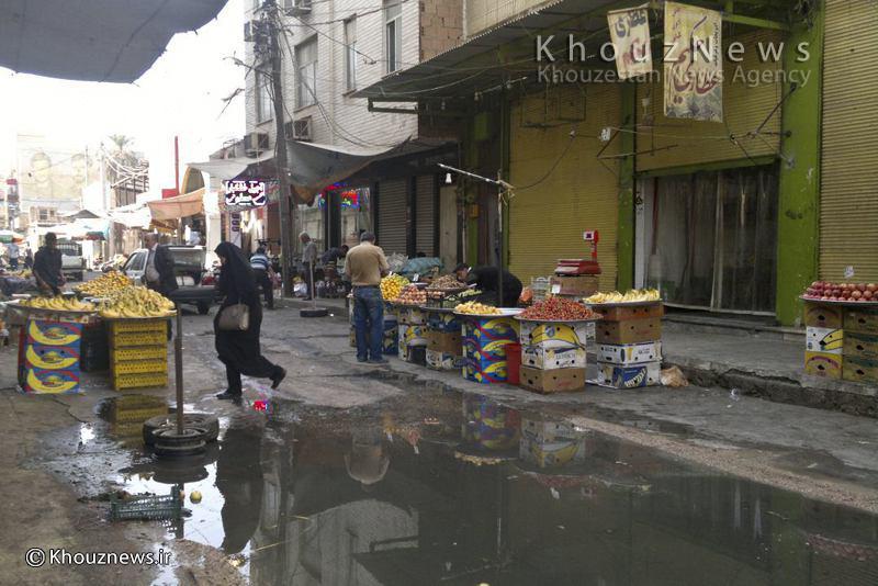 بازار میوه و تره بار اهواز غرق در تعفن و فاضلاب شهری/عکس