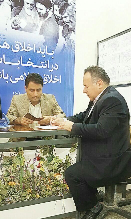 دکتر علی محمد رحمانی زاده برای عضویت در شورای شهر اهواز ثبت نام کرد