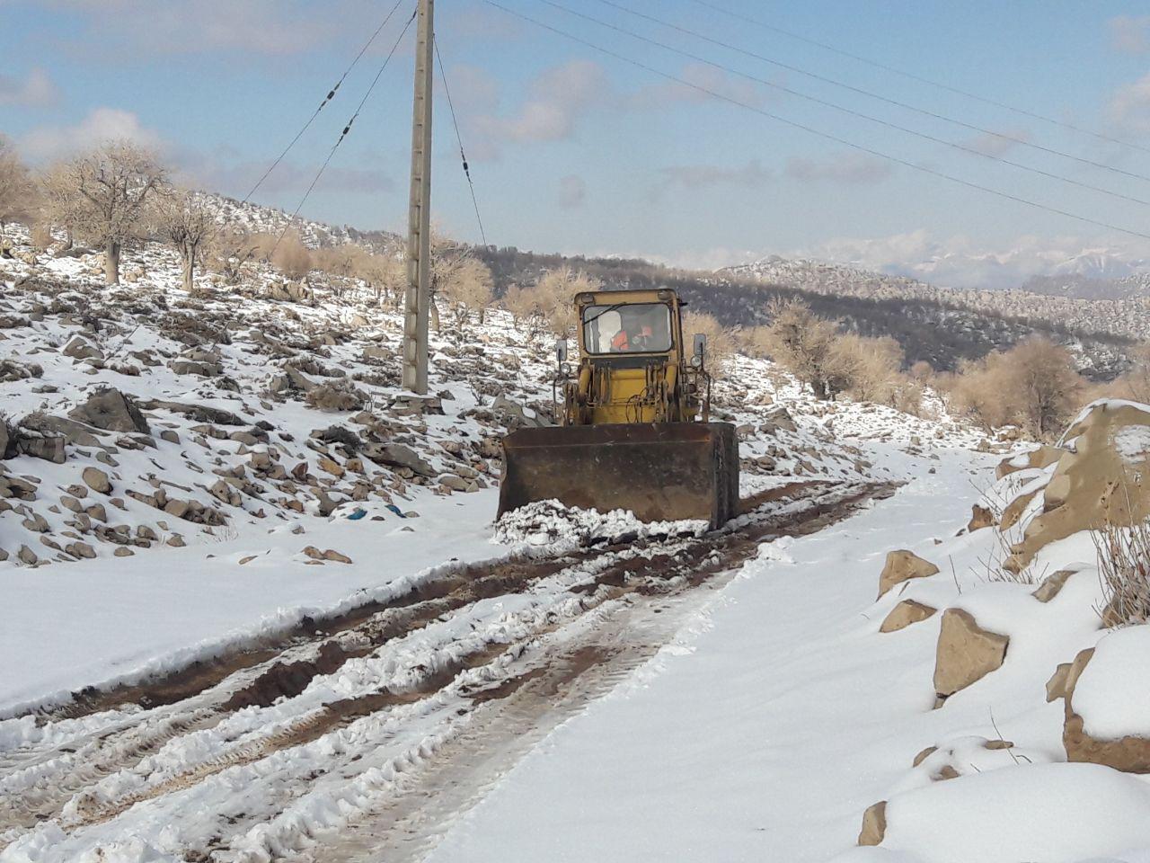 مسیر روستاهای برفگیر دزفول بازگشایی شد مسیر روستاهای برفگیر دزفول بازگشایی شد