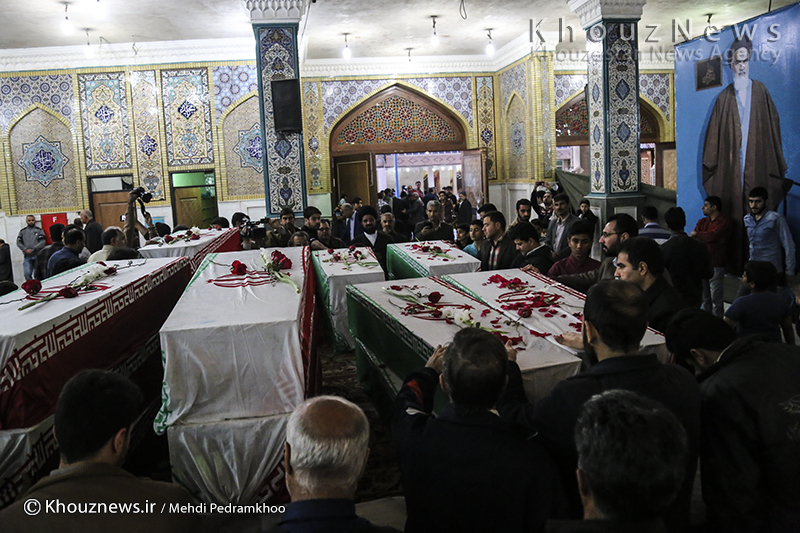 آیین وداع با پیکر 28 شهید دفاع مقدس در اهواز برگزار شد
