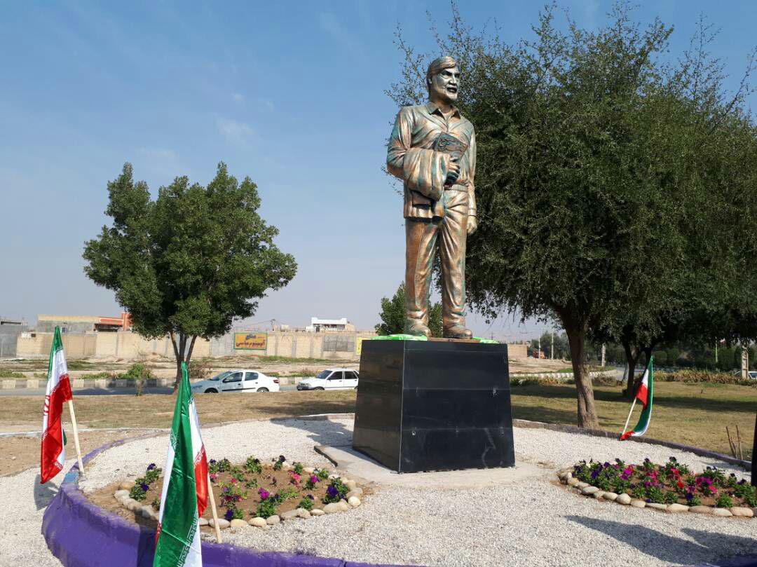 تندیس قیصر امین پور در زادگاهش گتوند رونمایی شد