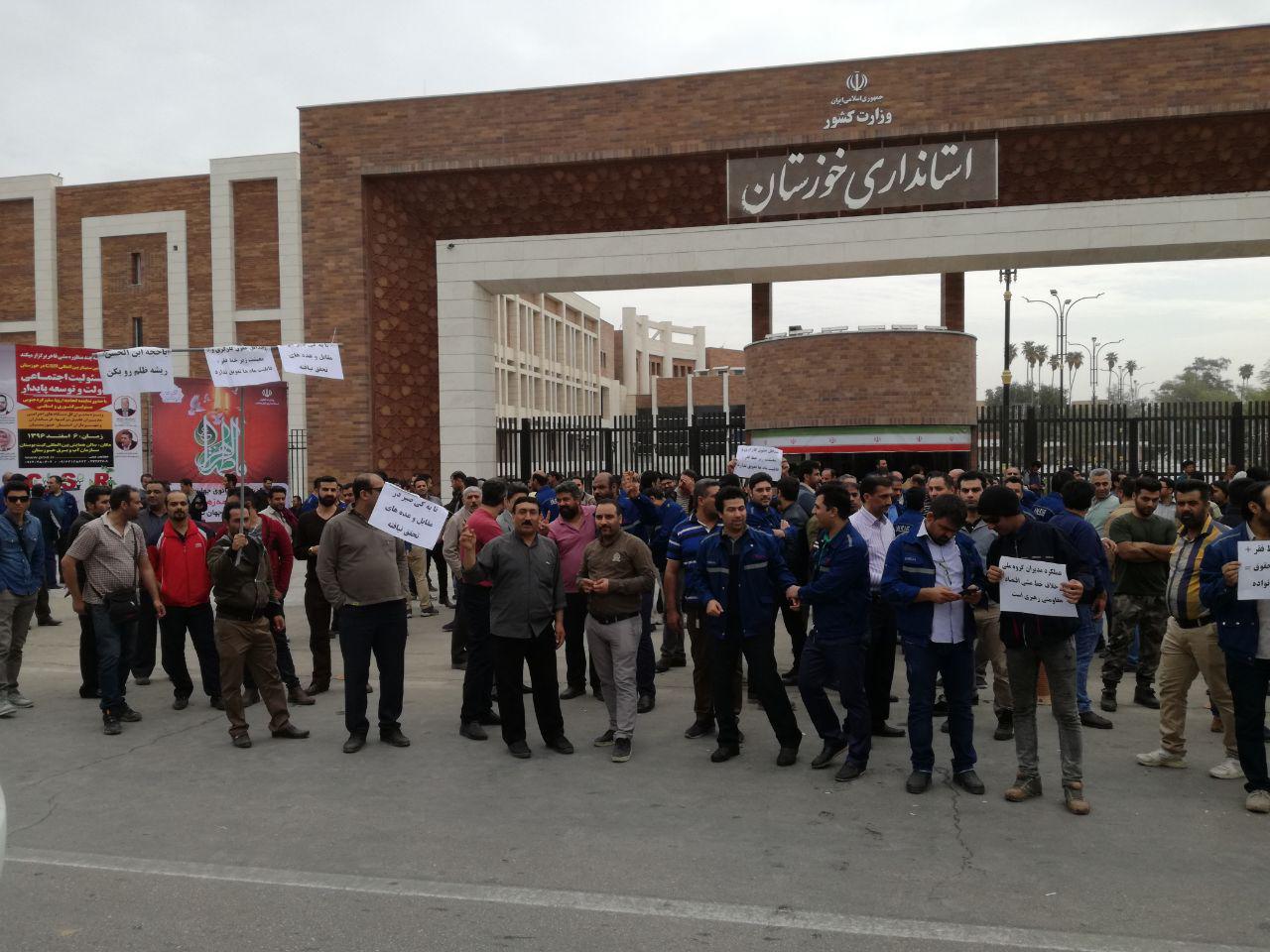 کارگران گروه ملی در اهواز همچنان پیگیر مطالبات خود هستند