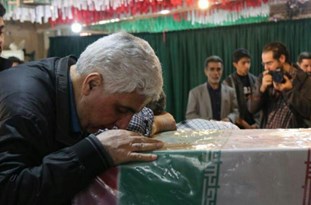 رئیس دانشگاه آزاد در معراج شهدای اهواز حضور پیدا کرد رئیس دانشگاه آزاد در معراج شهدای اهواز حضور پیدا کرد