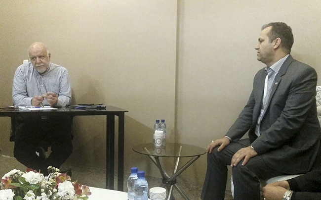 جلسه اختصاصی مدیرعامل شرکت فولاد اکسین خوزستان با وزیر نفت