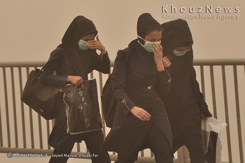 دانش آموزان خوزستانی ریزگرد را مشق می‌کنند