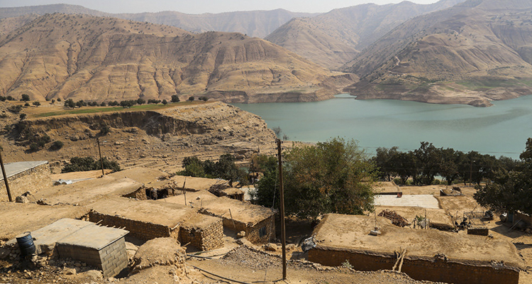 روستای میراحمد ایذه به دلیل رانش زمین در خطر است