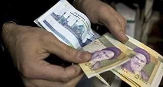 فروشنده با ریال میخرد مشتری قیمت دلار را پرداخت میکند