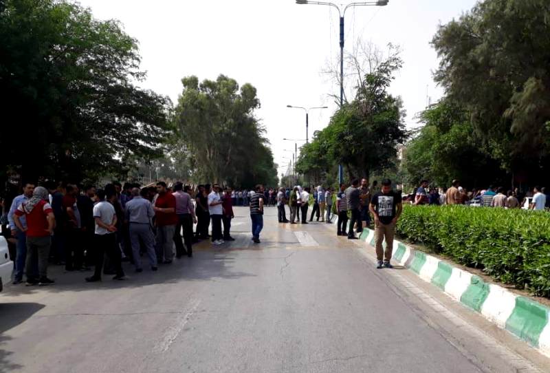 کارکنان گروه ملی مطالبات خود را خواستار شدند