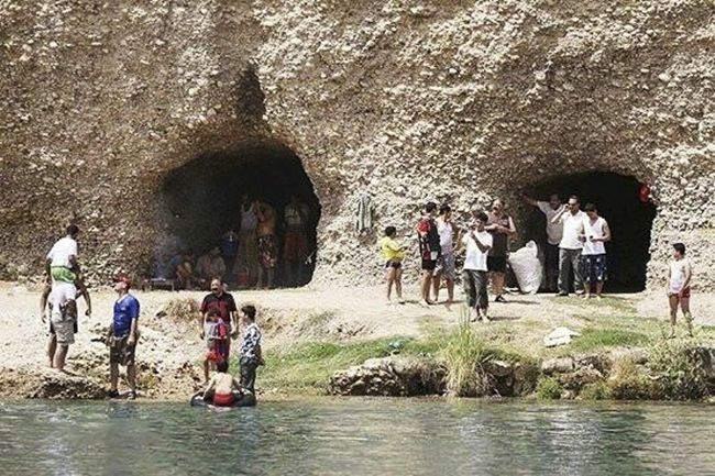 از شکوه همنشینی رود و صخره در «چال کندی» تا فرار از گرما در «کت» از شکوه همنشینی رود و صخره در «چال کندی» تا فرار از گرما در «کت»