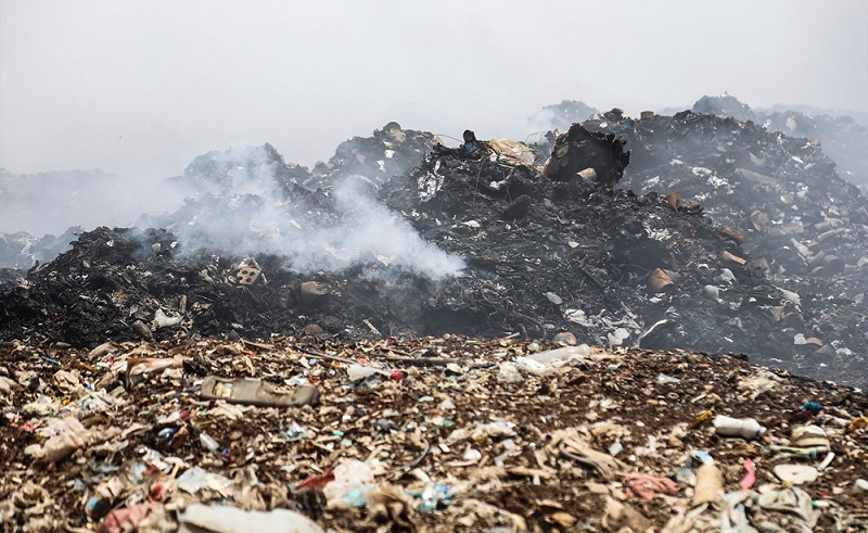 آتش‌سوزی در زباله‌دان اهواز مردم غیزانیه را دچار مشکل کرده است