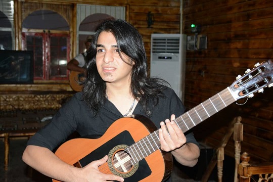 توفیق طالب‌زاده در کنسرت شهرام شکوهی می‌نوازد