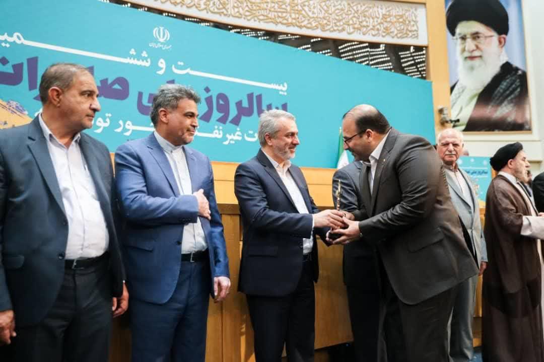 شرکت فولاد خوزستان به عنوان صادرکننده نمونه کشور انتخاب شد