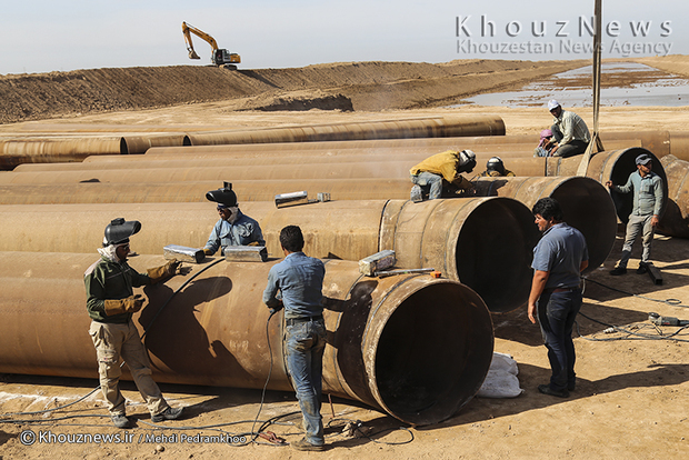 تصاویر / بازدید معاون اول رئیس جمهوری از کانال انتقال آب به عرصه فوق بحرانی گرد و خاک در اهواز