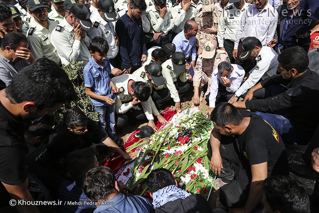تصاویر / تشییع پیکر شهید نیروی انتظامی در اهواز