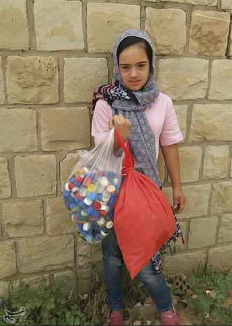 جمعآوری درب بطری برای خرید ویلچر و عصا برای معلولان