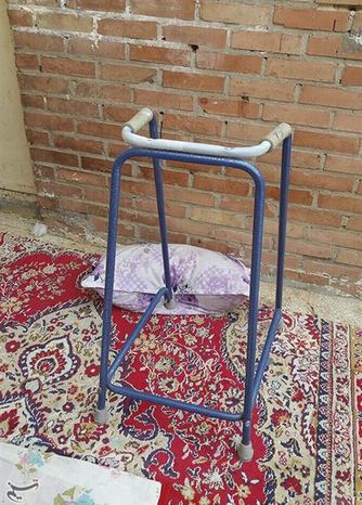 جمعآوری درب بطری برای خرید ویلچر و عصا برای معلولان