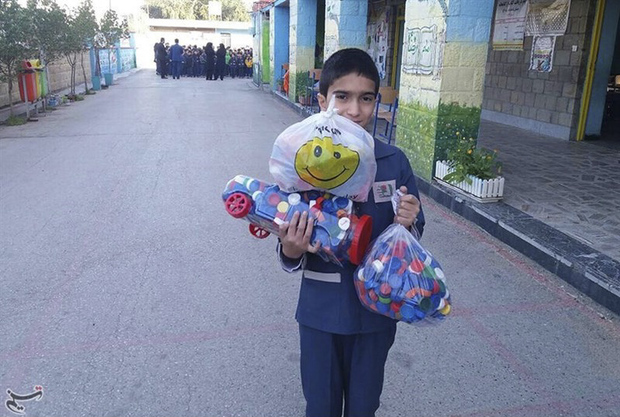 جمعآوری درب بطری برای خرید ویلچر و عصا برای معلولان