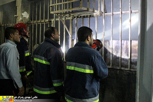 تصاویر/ آتش سوزی یک مغازه در فلکه ساعت اهواز