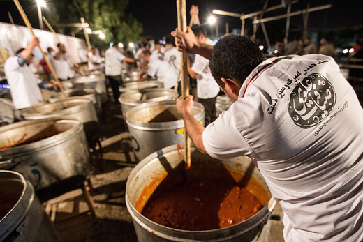 تصاویر/ پخت 14 هزار غذا در اهواز برای اطعام عید غدیر