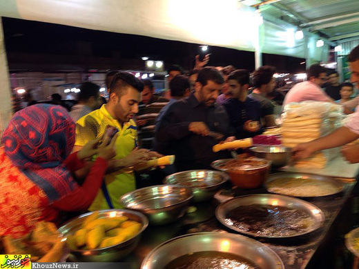 تصاویر/ ضرغامی و شریفی نیا در حال خوردن فلافل در لشکرآباد اهواز