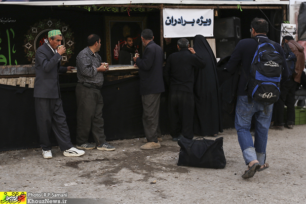 تصاویر/ بازگشت زائران کربلا در اربعین حسینی از مرز شلمچه/ 2