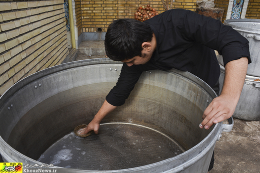تصاویر/ پخت و توزیع غذای نذری در خوزستان / 1